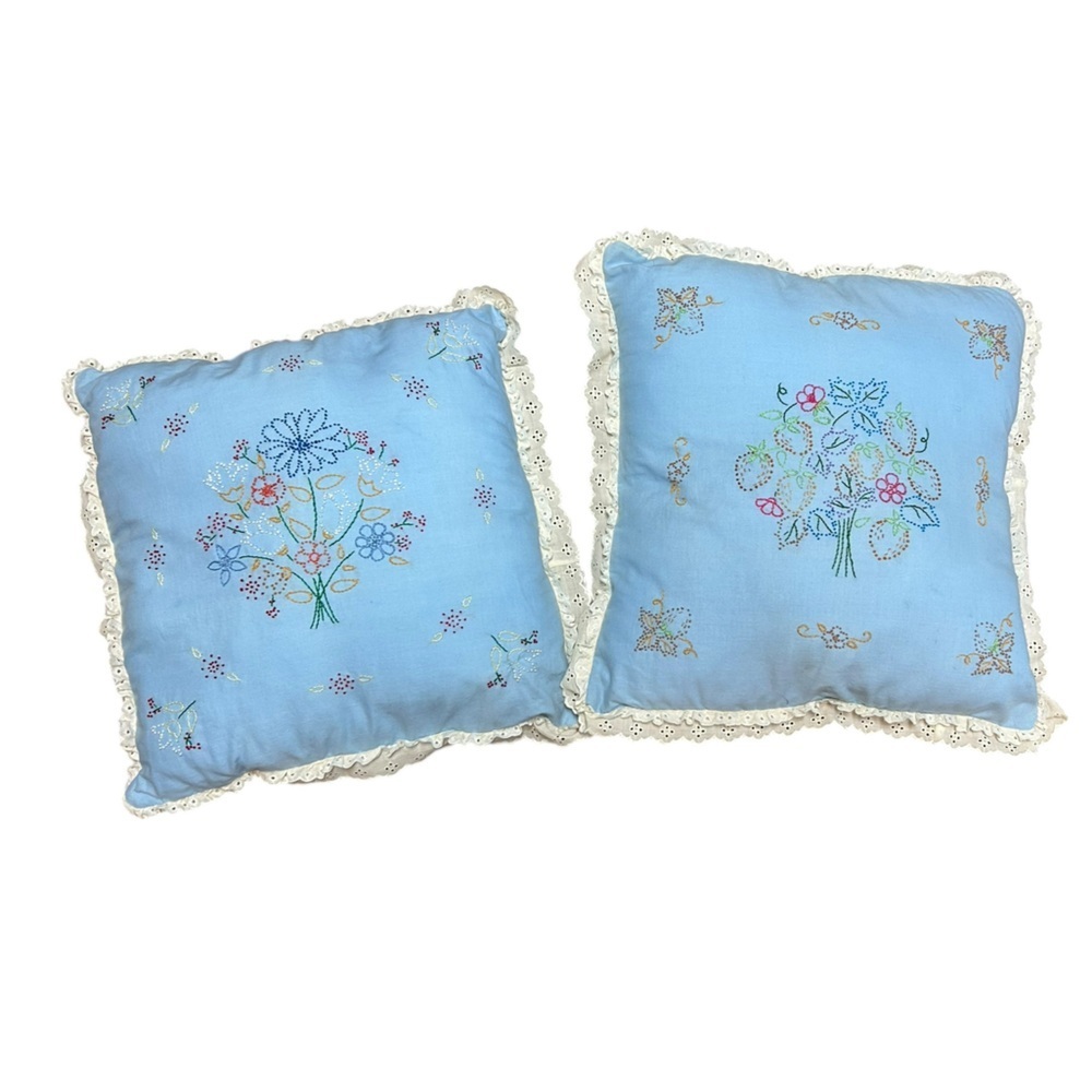 Vtg Pillows Set Of 2 Embroidery Needlepoint Floral Handmade Blue 16x16 - Picture 5 of 5